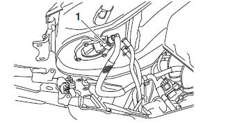 Checking the fuel pressure 