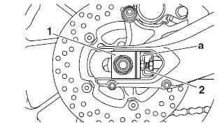 Installing the rear wheel (disc brake)