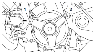 Adjusting the valve clearance