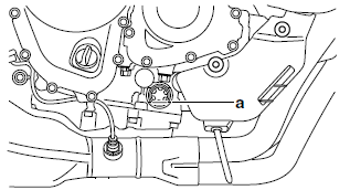 Measuring the engine oil pressure 