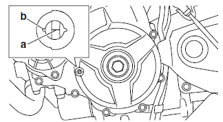 Adjusting the valve clearance