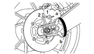 Adjusting the drive chain slack